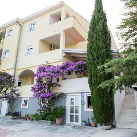 In With Sea View, Balcony, Air Conditioning, Wifi 132-5 Apartman Duće